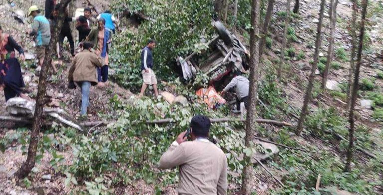 रोल्पाको जलजला जिप दुर्घटनामा १७ जनाको मृत्यु