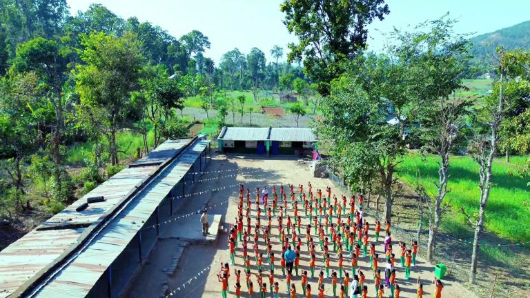 बाढीपीडितलाई एभरग्रीनका विद्यार्थीकाे साथ, खाजा खर्च कटाएर २ हजार बढी सहयोग
